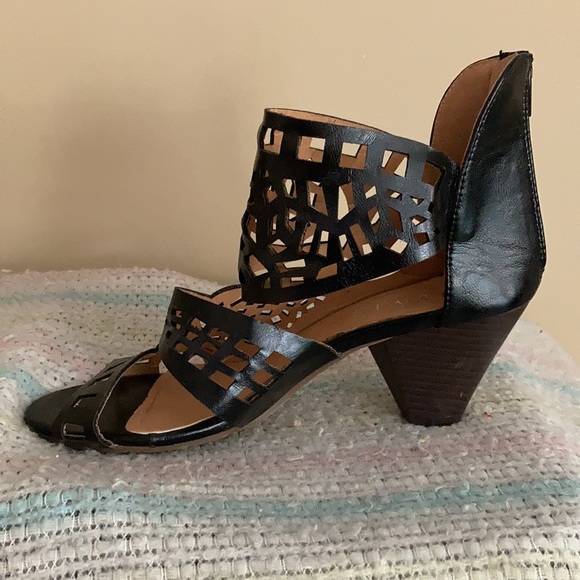 LAST CALL NY VIP black cut-out booties - Picture 9 of 13